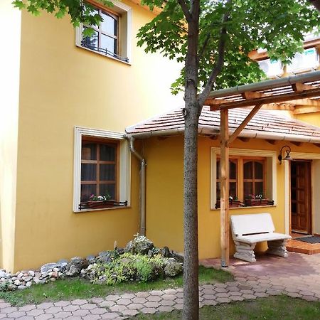 Karpatia Panzio Bed and Breakfast Esztergom Exteriör bild
