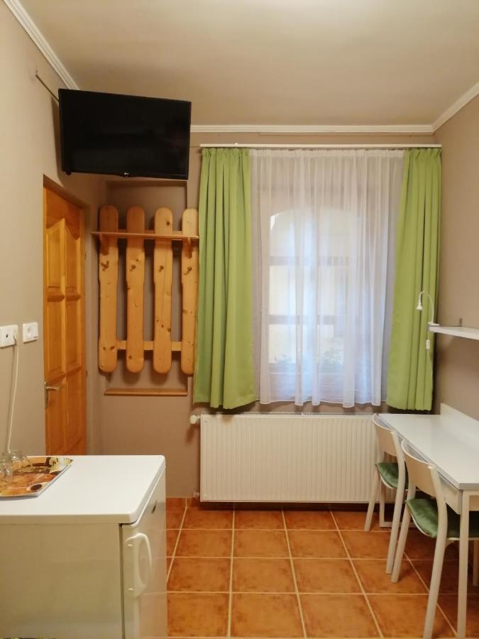 Karpatia Panzio Bed and Breakfast Esztergom Exteriör bild