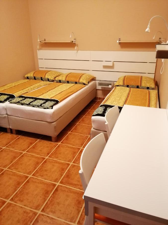 Karpatia Panzio Bed and Breakfast Esztergom Exteriör bild