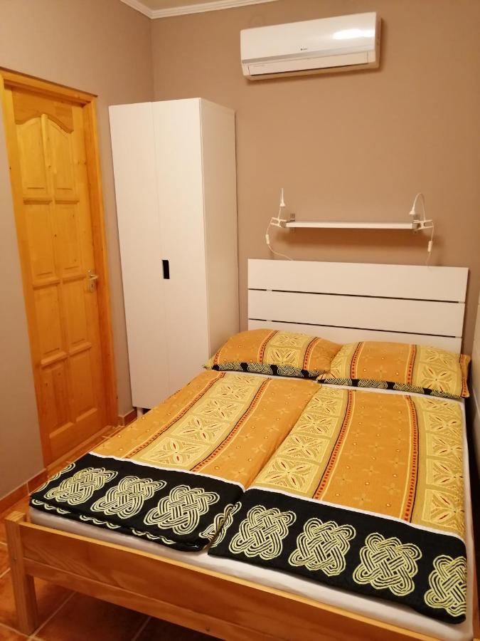 Karpatia Panzio Bed and Breakfast Esztergom Exteriör bild