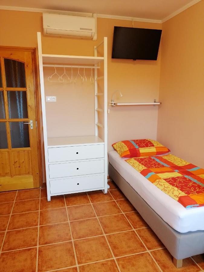 Karpatia Panzio Bed and Breakfast Esztergom Exteriör bild