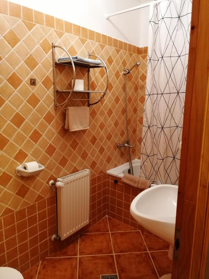 Karpatia Panzio Bed and Breakfast Esztergom Exteriör bild