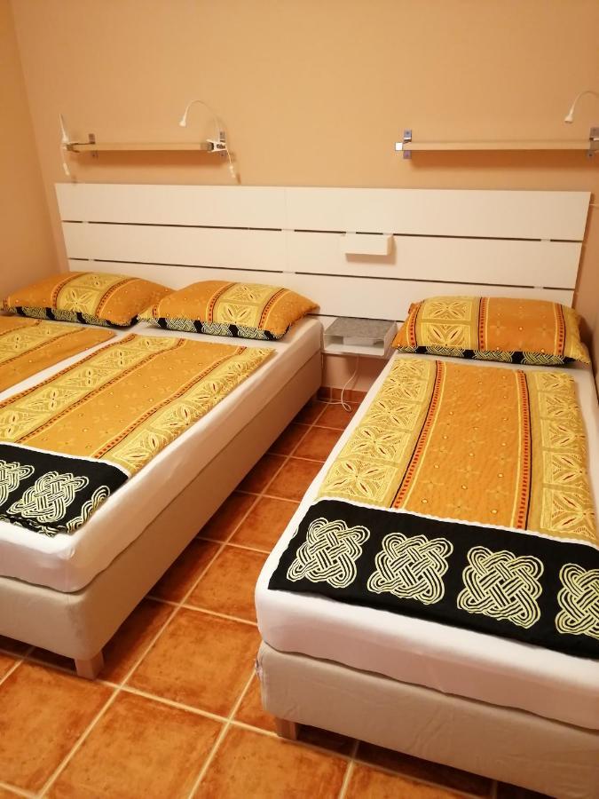 Karpatia Panzio Bed and Breakfast Esztergom Exteriör bild
