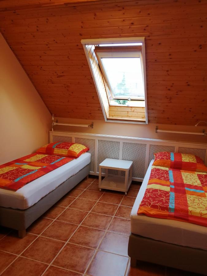 Karpatia Panzio Bed and Breakfast Esztergom Exteriör bild