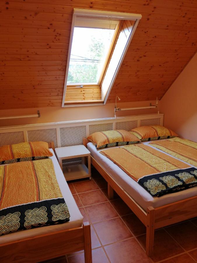 Karpatia Panzio Bed and Breakfast Esztergom Exteriör bild
